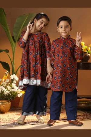 Vastramay Girls Floral Printed Regular Gotta Patti Pure Cotton Kurta with Palazzos