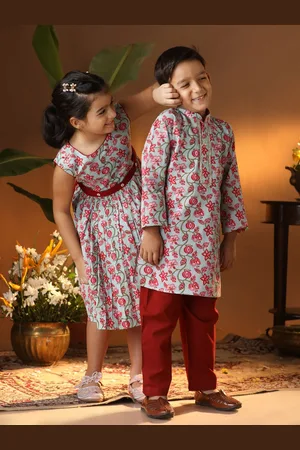 Vastramay Girls Floral Print Sleeveless A-Line Dress