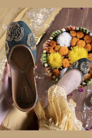 GLAM STORY Women Ethnic Open Toe Flats