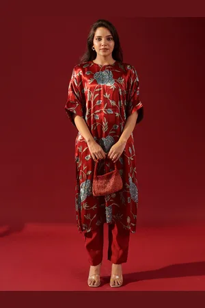 Ambraee Floral Printed Round Neck Kurta with Trousers