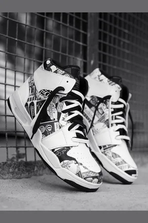 WOAKERS Men Printed Sneakers