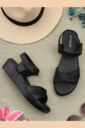 TRASE Textured Wedge with Buckles
