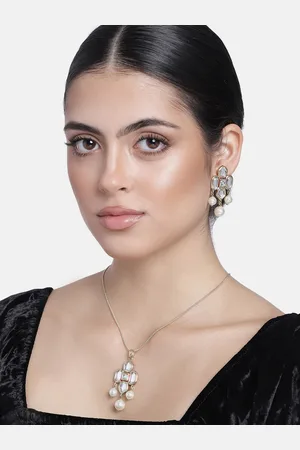 ESTELE Women Gold Plated Kundan Necklace Set With Pearl Drop