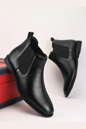 Roadster The Lifestyle Co Men Block-Heeled Chelsea Boot