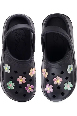 CASSIEY Women Embellished Rubber Clogs