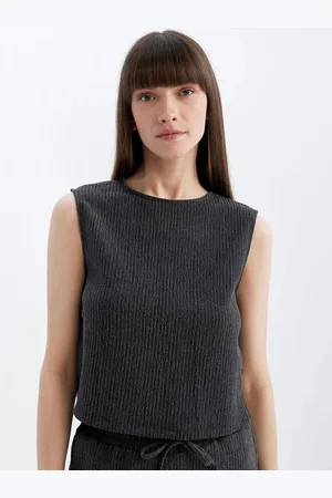 DeFacto Solid Top