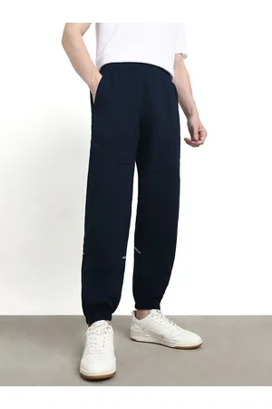 NOBERO Men Oversized Travel 10 Feature Joggers