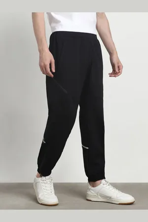 NOBERO Men Travel 10 Feature Oversized Joggers