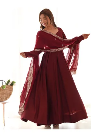 JATRIQQ Sweetheart Neck Pleated Anarkali Kurta With Trouser & Dupatta
