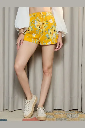 Berrylush Women Floral Printed High-Rise Shorts