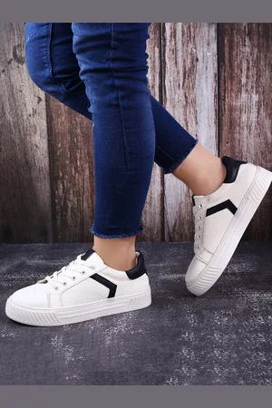 Mast & Harbour Women White Round Toe Lace-Ups Sneakers