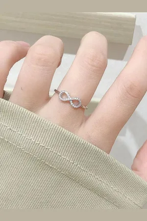 Salty Artificial Stones Studded Finger Ring