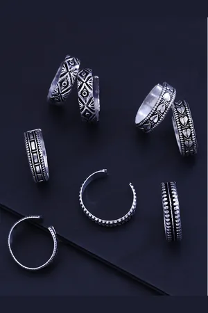 Yellow Chimes Women Set of 4 Oxidized Silver-Toned Adjustable Toe Rings