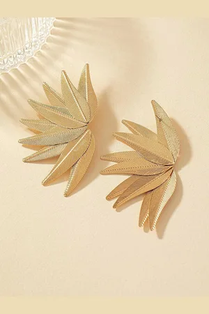 FÁBULA Leaf Shaped Drop Earrings