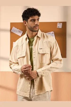 Beyoung Men Solid Spread Collar Casual Shirt