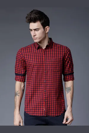 LocoMotive Men Navy Blue & Red Slim Fit Checked Casual Shirt