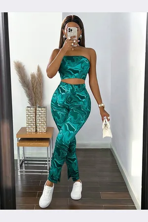 KOTTY Teal Green Abstract Printed Strapless Top With Tights