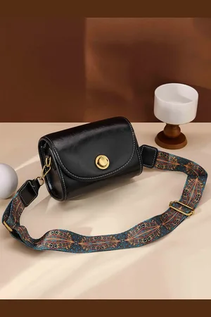 Diva Dale Women Solid PU Structured Shoulder Bag with Tasselled