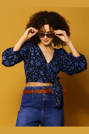 Sera Women Floral Printed Tie-Up Neck Top