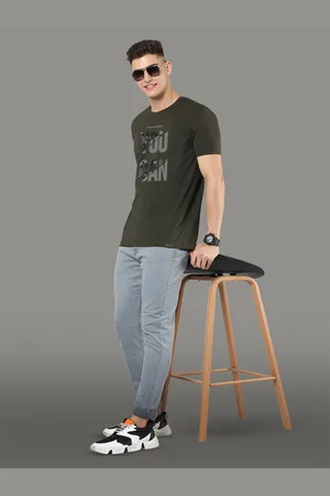 STELLERS Men Typography Printed V-Neck Monochrome Raw Edge T-shirt