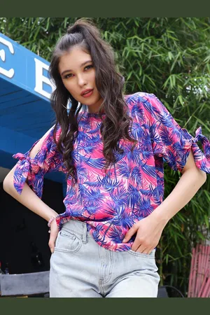 Sera Women Floral Printed Round Neck Top