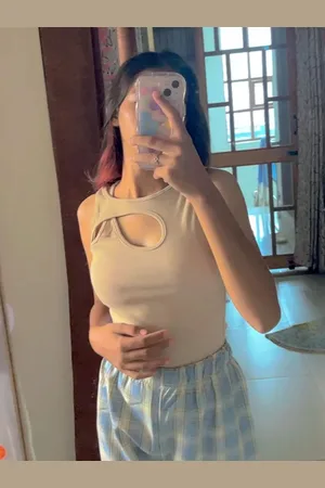 LULU & SKY Women Solid Cut-Out Crop Top