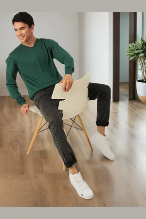 Mast & Harbour Men Solid V-Neck Pullover