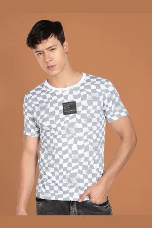 Flying Machine Men Printed V-Neck Applique Slim Fit T-shirt