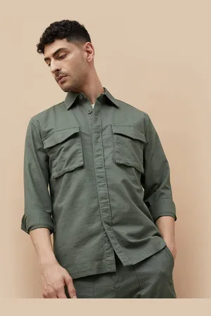 Lifestyle Men Cutaway Collar Solid Cotton Casual Shirt