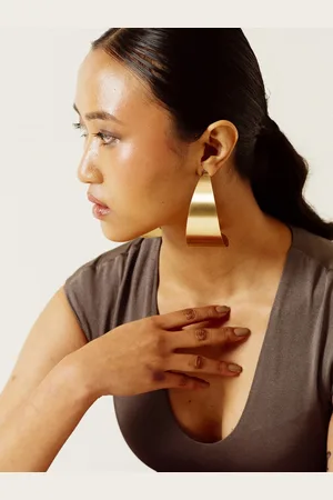 ISHKAARA Classic Hoop Earrings
