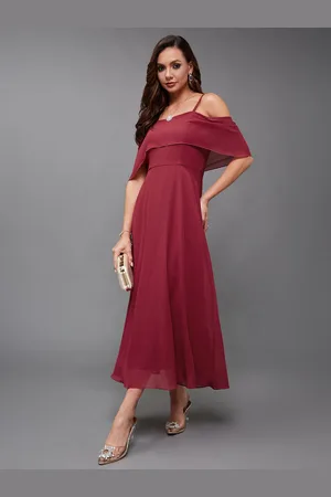 Miss Chase Women Off-Shoulder Sleeveless Solid Skater Midi Dress
