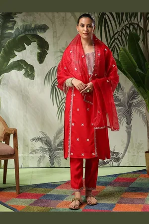 Bani Women Floral Embroidered Thread Work Straight Kurta With Palazzos & Dupatta