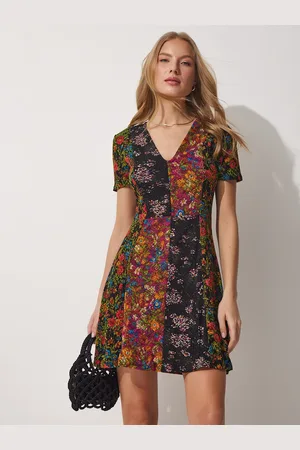Happiness istanbul Women Floral Printed V-Neck Fit & Flare Dress