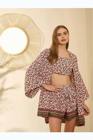 Berrylush Pink Floral Printed Shoulder Straps Casual Crop Top With Short & Shrug