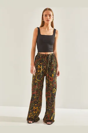 Bianco Lucci Women Floral Parallel Trousers