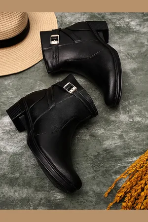 TRASE Women Black Textured Heeled Boots