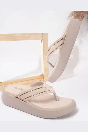 COLO Women Solid Platform Sandals