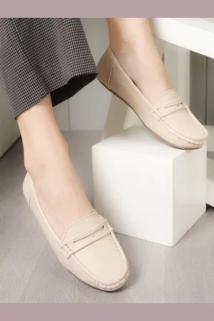 DressBerry Women Solid Round Toe Loafers