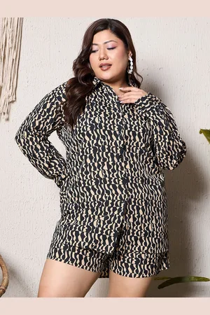 Berrylush Black Plus Size Abstract Printed Longline Shirt With Mini Shorts