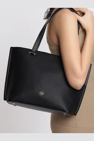IRTH Women Solid Shoulder Bag