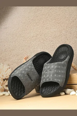 SPYKAR Men Printed Sliders