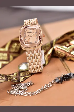 DressBerry Women Embellished Dial & Bracelet Style Straps Analogue Watch HOBDB-312-RG