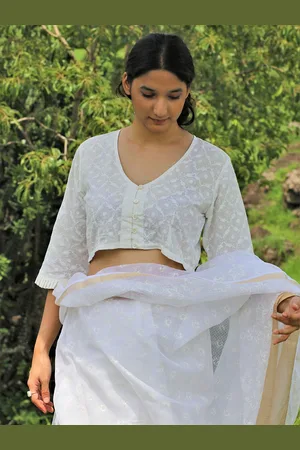 Chidiyaa Women White Hand printed Pure Cotton Saree Blouse