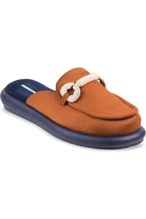 Catwalk Women Solid Mules Flats