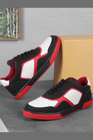 Metro Men Colourblocked Round Toe Sneakers