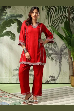 Bani Women Floral Embroidered V-Neck Tunic & Trousers
