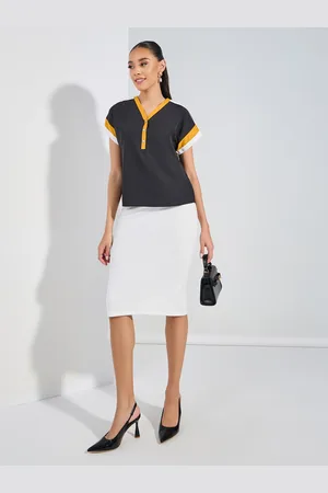 Styli Extended Sleeve Varsity V-Neck Top