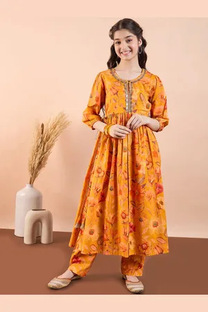 Stylo Bug Girls Floral Printed Empire Gotta Patti Pure Cotton Kurta with Pyjamas