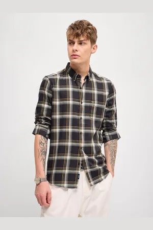 The Bear House Men Button-Down Collar Checked Cotton Slim Fit Casual Shirt