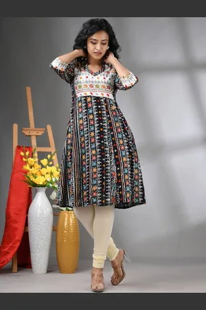 Charukriti Women Geometric Printed Kurta